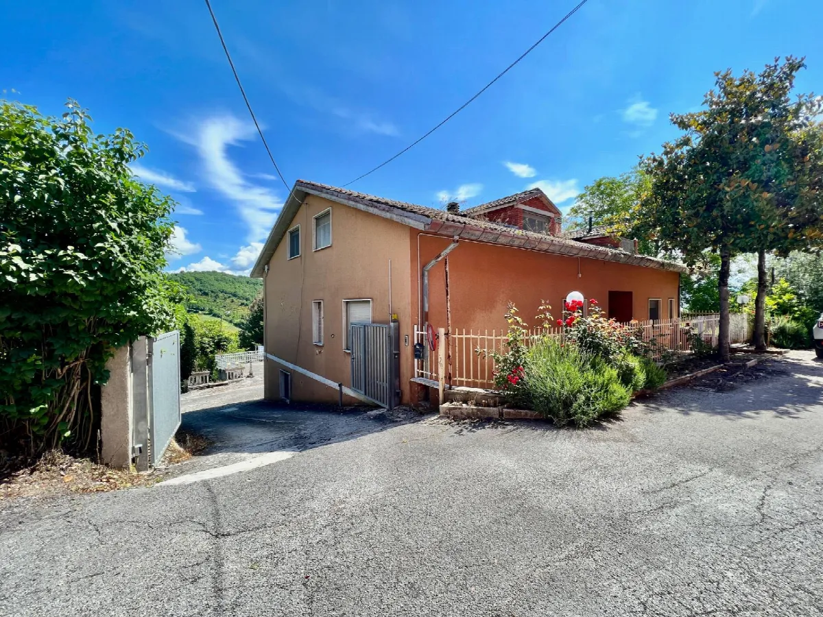 Bifamiliare in vendita a Fabriano, FRAZIONI - foto 1