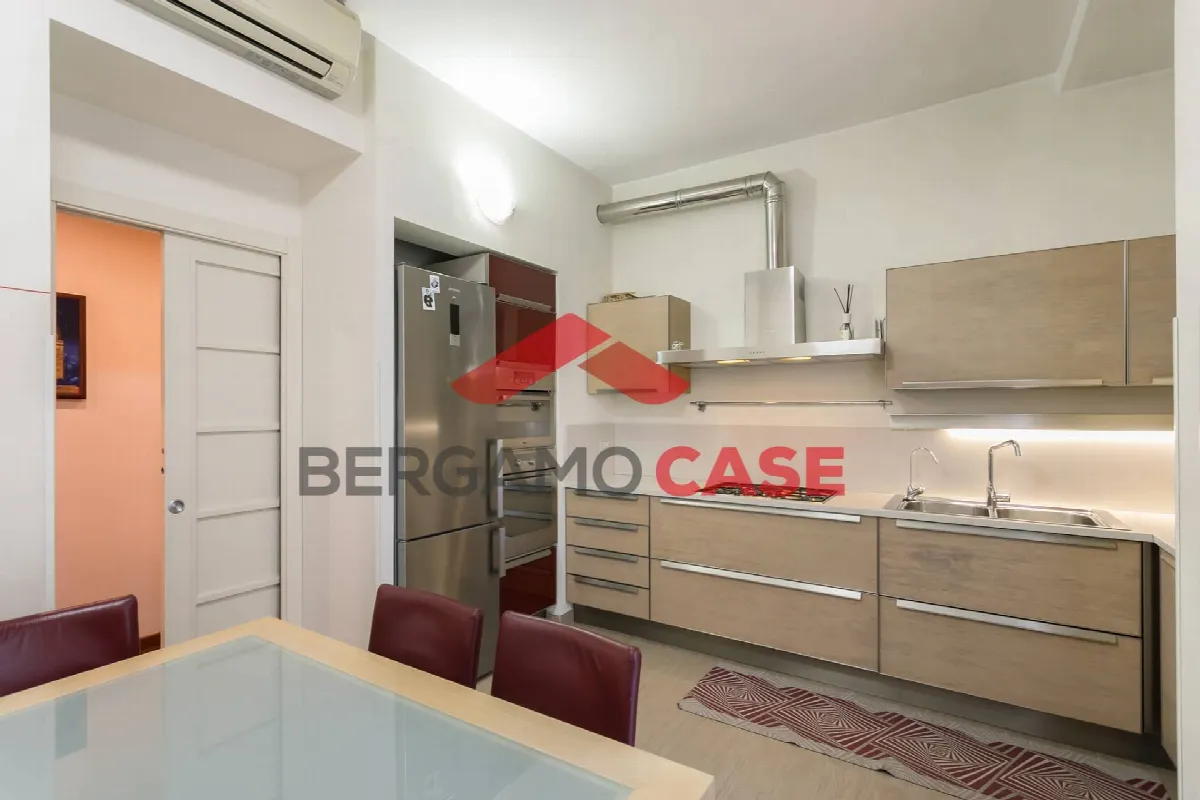 Quadrilocale in vendita a Bergamo, Centrale - foto 4