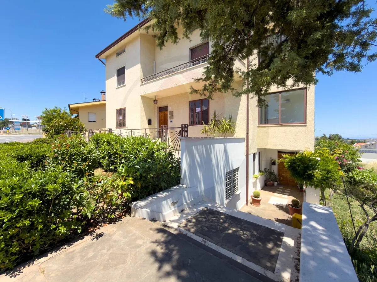 Appartamento con ingresso indipendente in vendita a Castel Frentano - foto 1