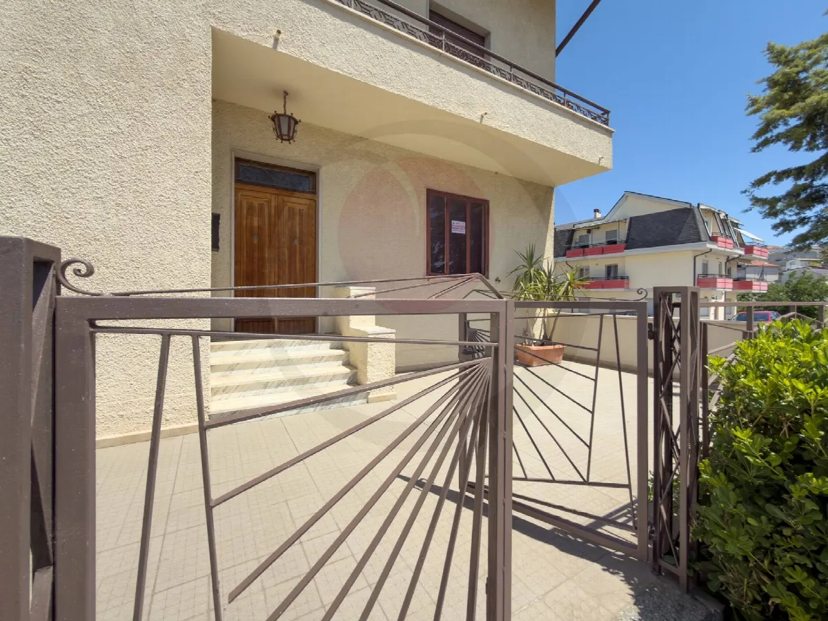 Appartamento con ingresso indipendente in vendita a Castel Frentano - foto 3
