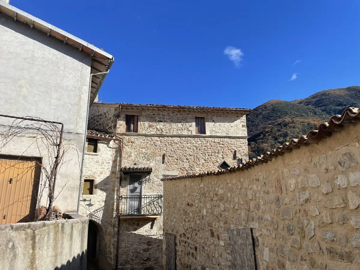 Appartamento indipendente in vendita a Cerreto di Spoleto, Triponzo - foto 2