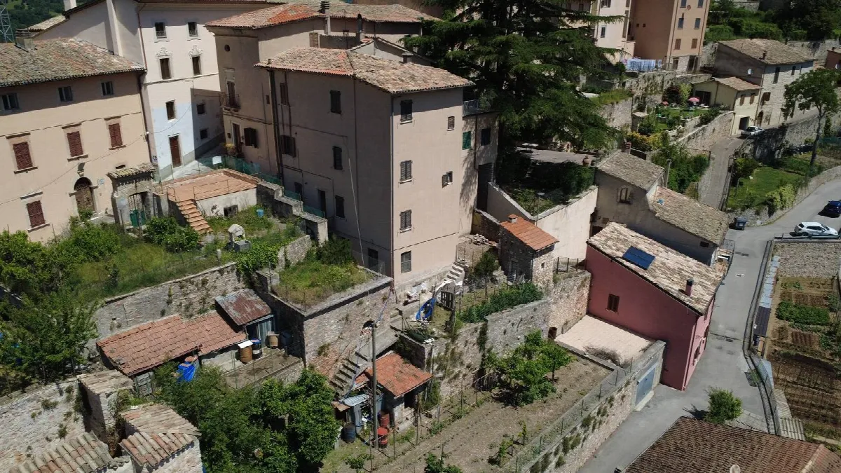 Appartamento indipendente in vendita a Cerreto di Spoleto, Cerreto di Spoleto - Centro - foto 1