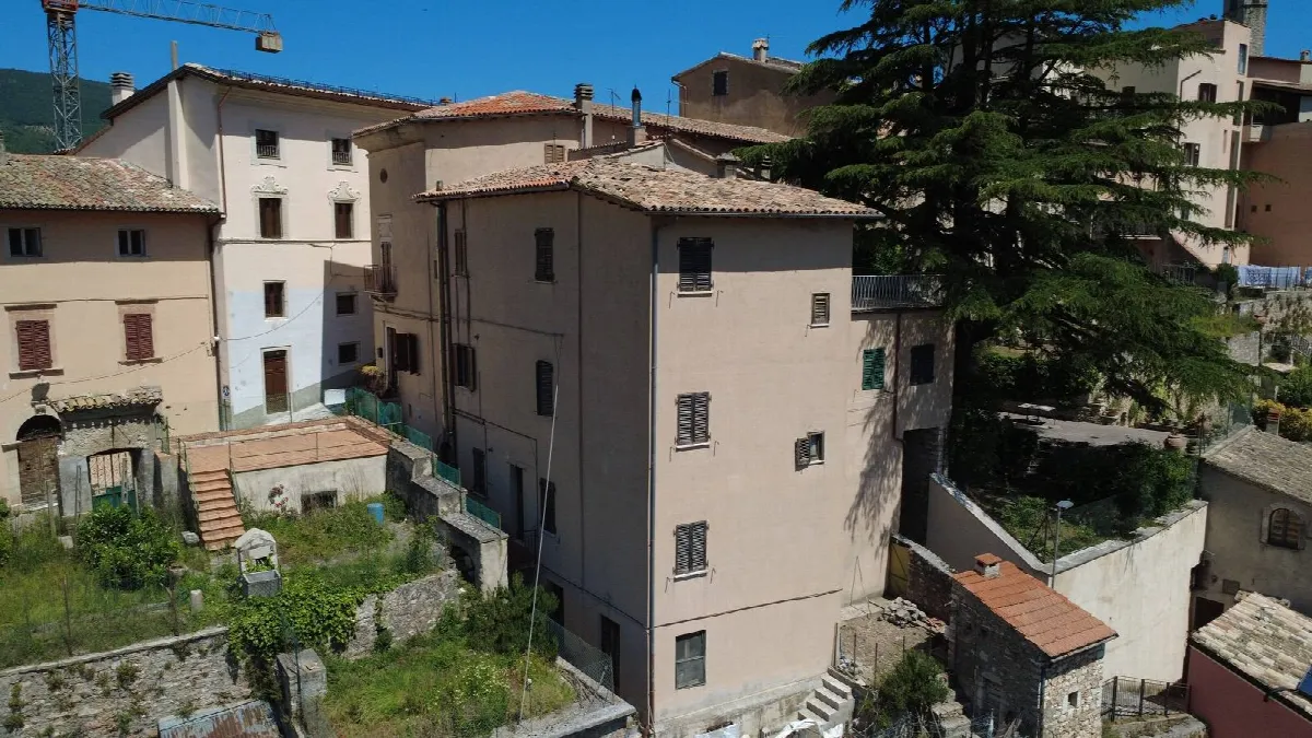 Appartamento indipendente in vendita a Cerreto di Spoleto, Cerreto di Spoleto - Centro - foto 2