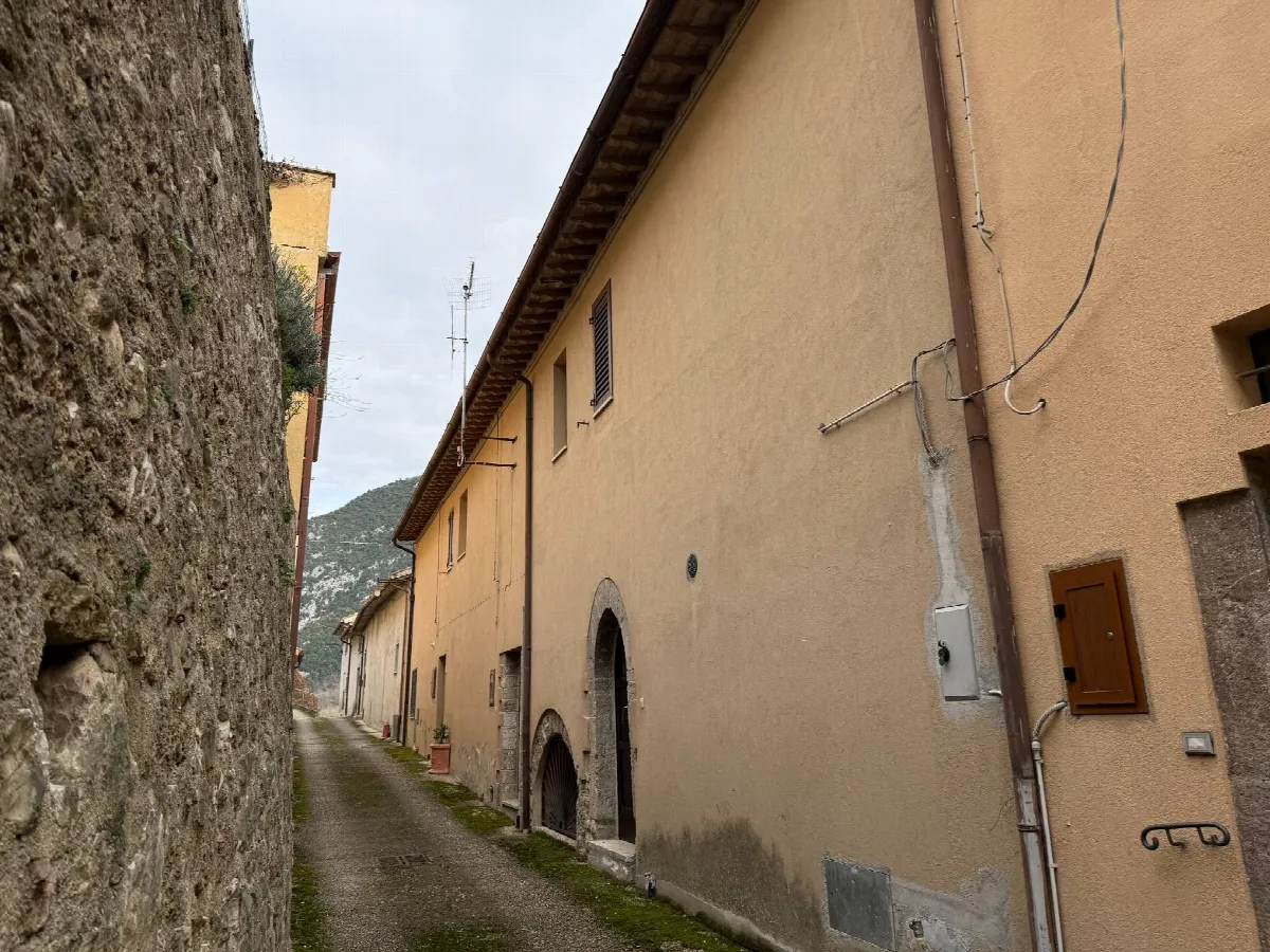 Appartamento indipendente in vendita a Cerreto di Spoleto, Triponzo - foto 4