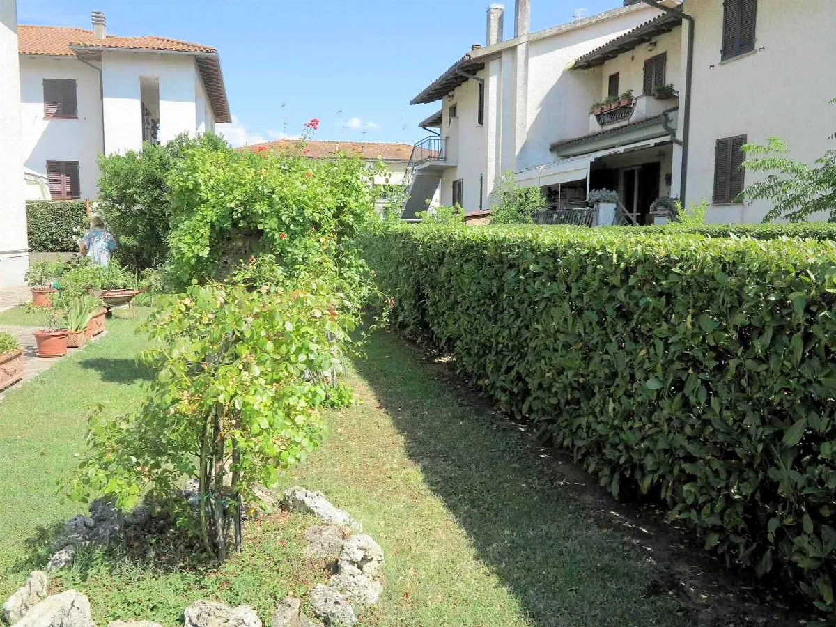 Appartamento in villetta singola al piano primo con giardino garage e taverna al piano terra in vendita a Roccastrada, Ribolla - foto 2
