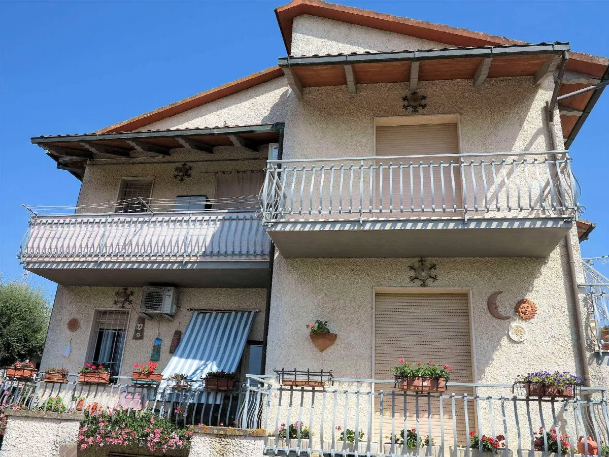 Appartamento in villetta singola al piano primo con giardino garage e taverna al piano terra in vendita a Roccastrada, Ribolla - foto 3