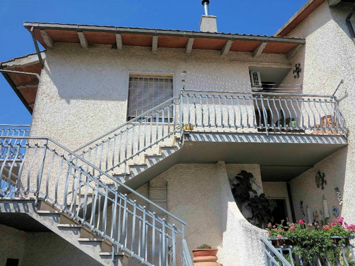 Appartamento in villetta singola al piano primo con giardino garage e taverna al piano terra in vendita a Roccastrada, Ribolla - foto 6