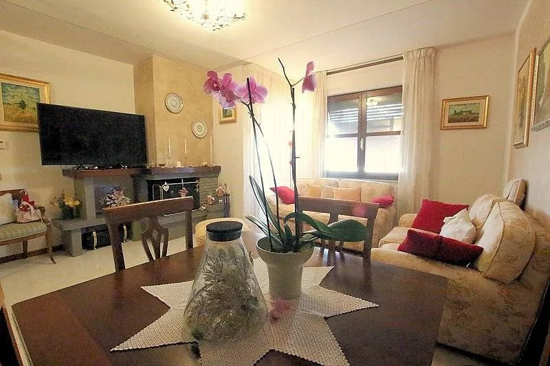 Appartamento luminoso con terrazze  garage e vista mare in vendita a Volterra - foto 3