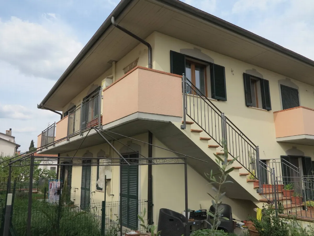 Appartamento al piano primo con giardino in vendita a Roccastrada, Ribolla - foto 1