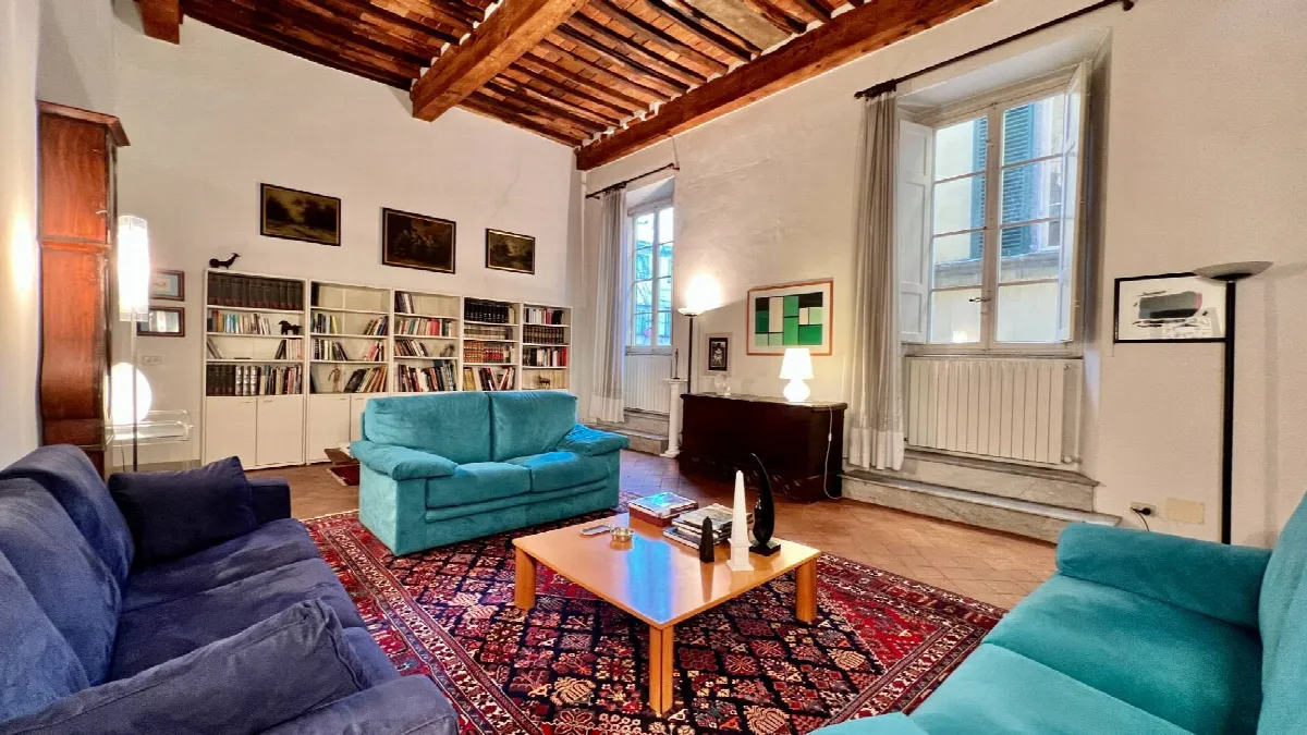 Appartamento di ampia superficie in centro storico in vendita a Lucca, Centro storico - foto 2