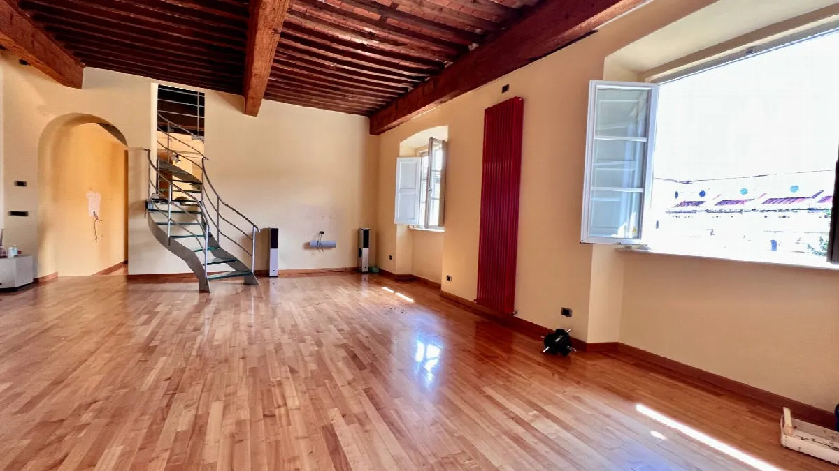 Appartamento in centro storico in vendita a Lucca, Centro storico - foto 4