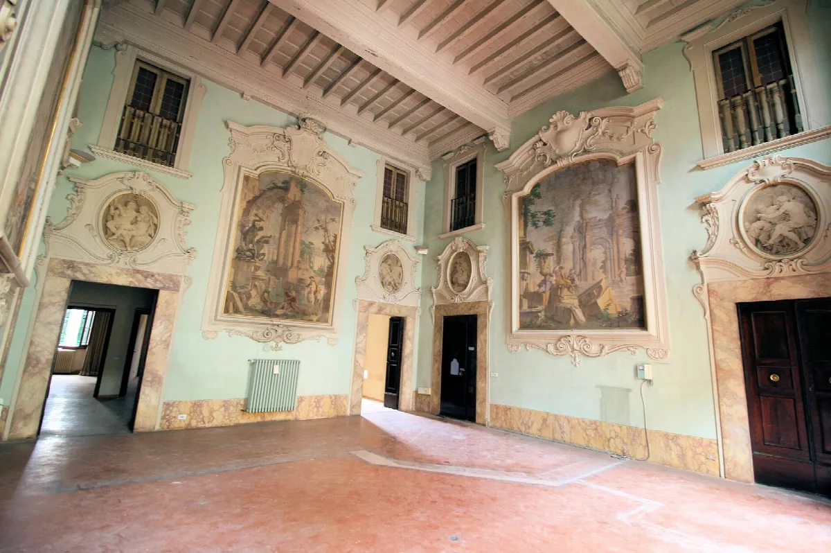 Appartamento di ampia superficie con salone affrescato in vendita a Pistoia, Centro storico - foto 1