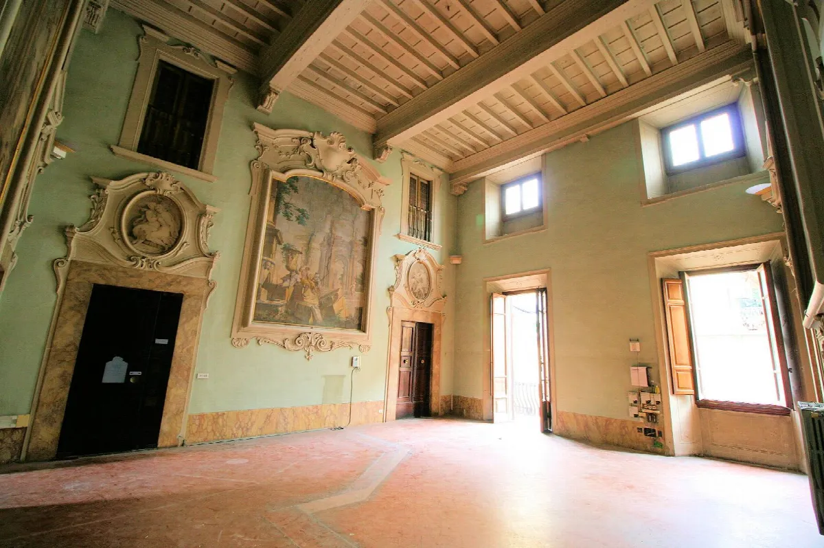 Appartamento di ampia superficie con salone affrescato in vendita a Pistoia, Centro storico - foto 2