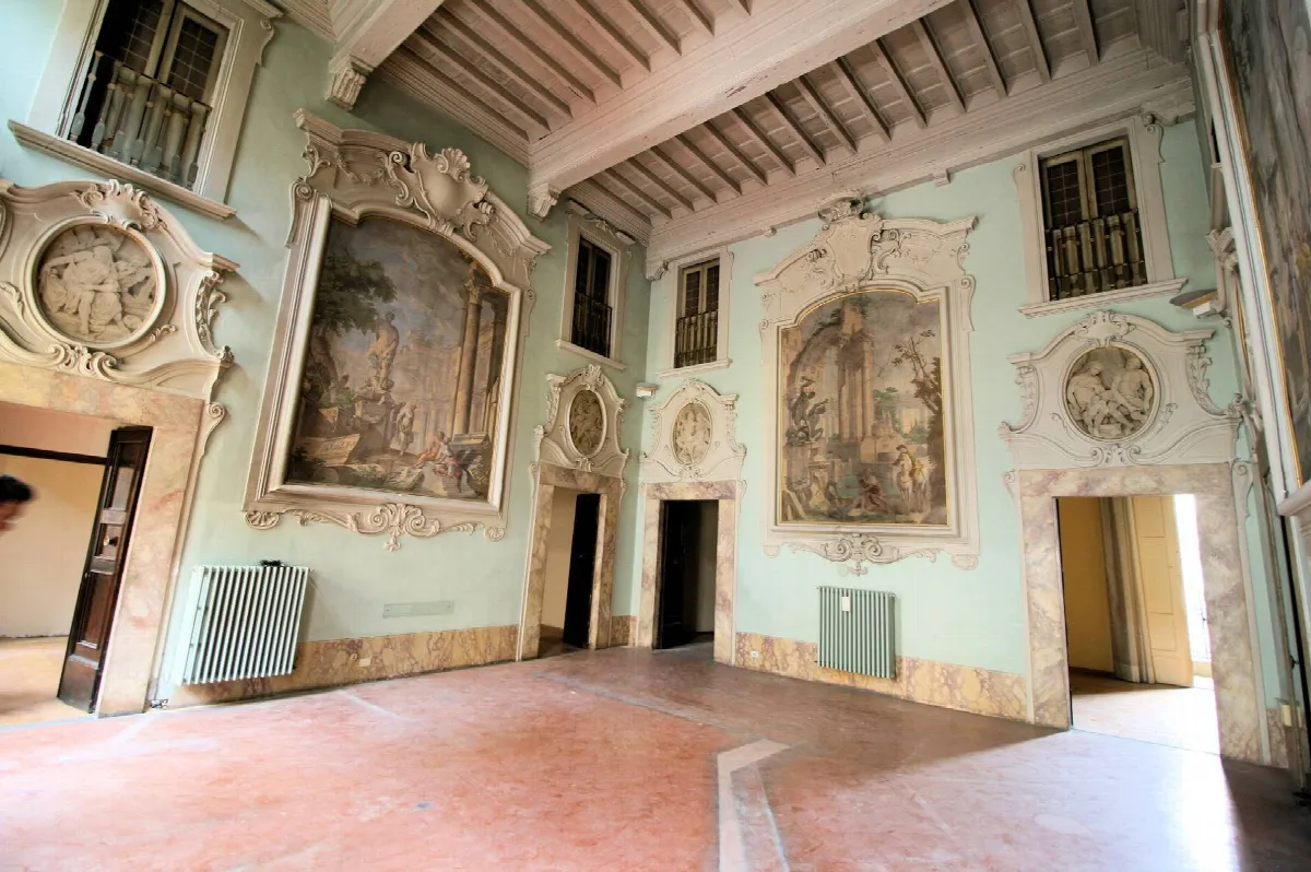 Appartamento di ampia superficie con salone affrescato in vendita a Pistoia, Centro storico - foto 3