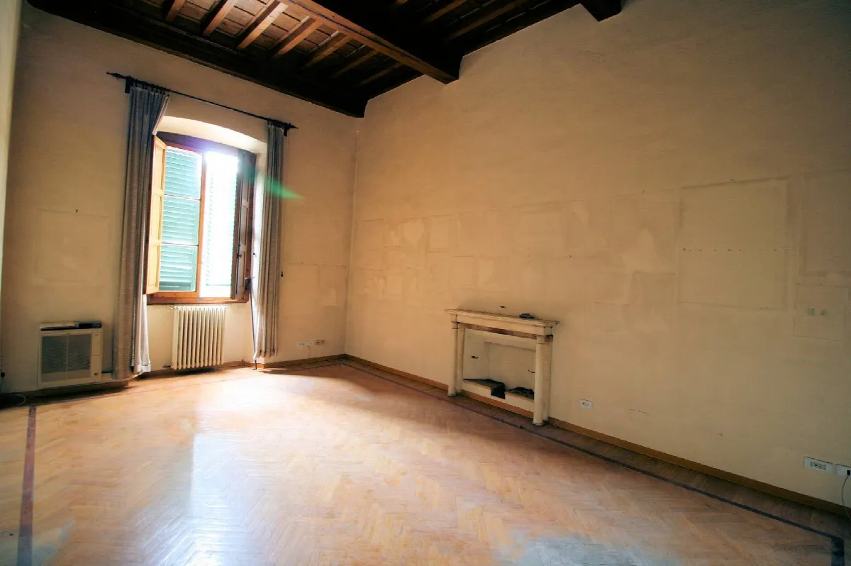 Appartamento di ampia superficie con salone affrescato in vendita a Pistoia, Centro storico - foto 6