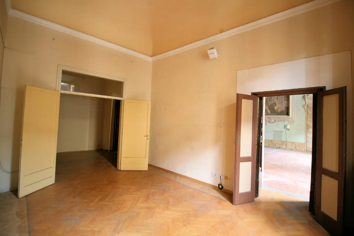 Appartamento di ampia superficie con salone affrescato in vendita a Pistoia, Centro storico - foto 9
