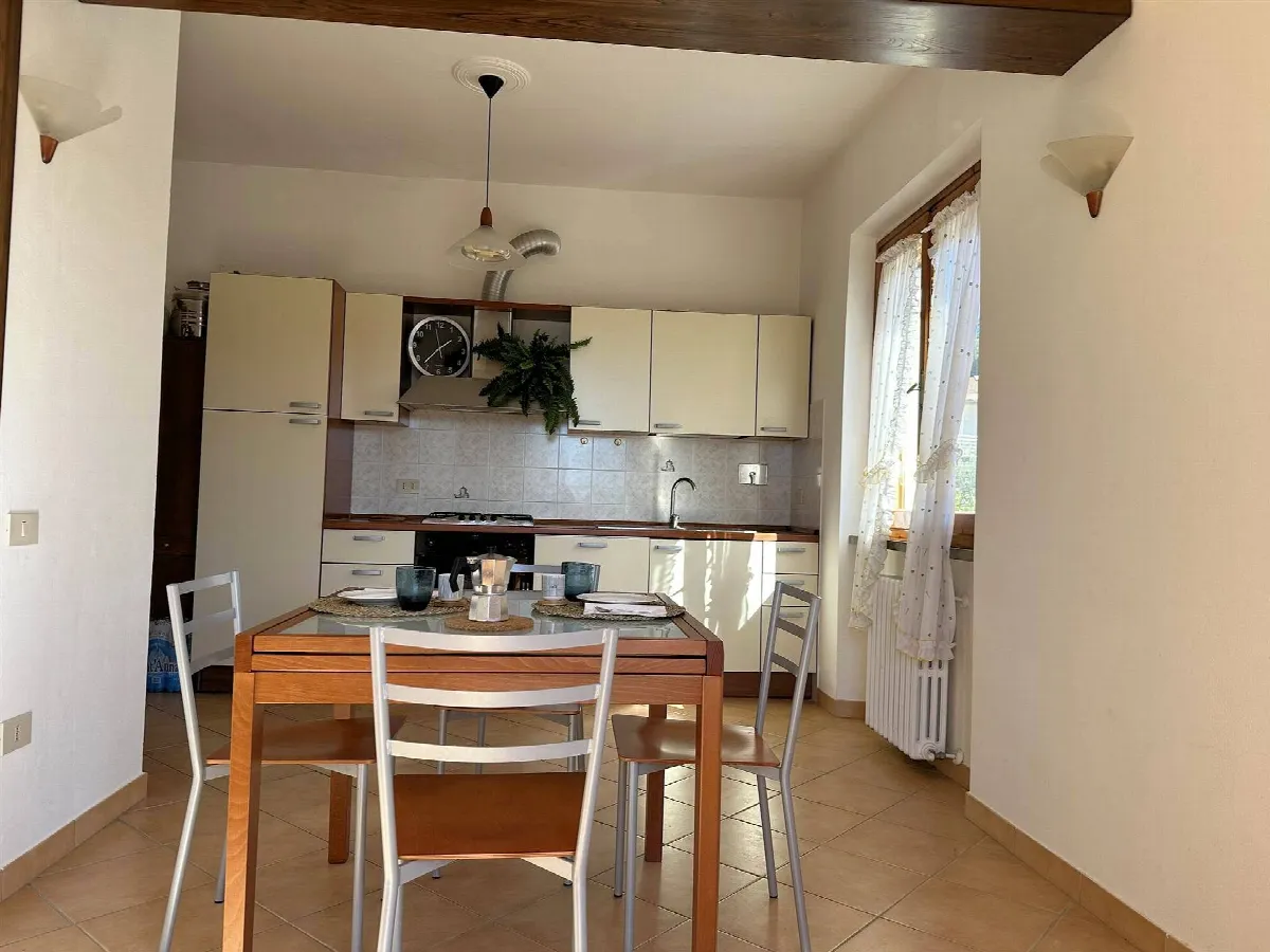 Appartamento con giardino privato posto al piano primo di villetta libera su quattro lati in vendita a Scarlino, Puntone - foto 7