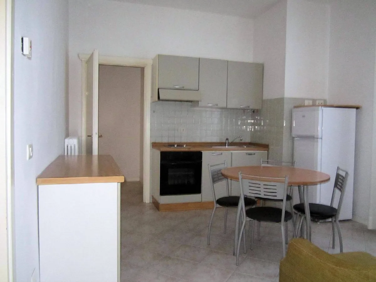 Appartamento al piano terzo con ascensore e cantina in zona centrale in vendita a Pistoia, Centrale - foto 2