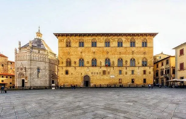 Appartamento al piano terzo con ascensore e cantina in zona centrale in vendita a Pistoia, Centrale - foto 6