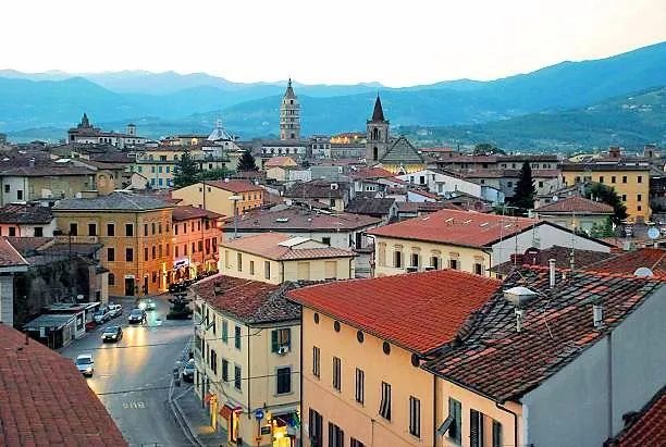 Appartamento signorile di ampia superficie in centro città con ascensore in vendita a Pistoia, Centrale - foto 2