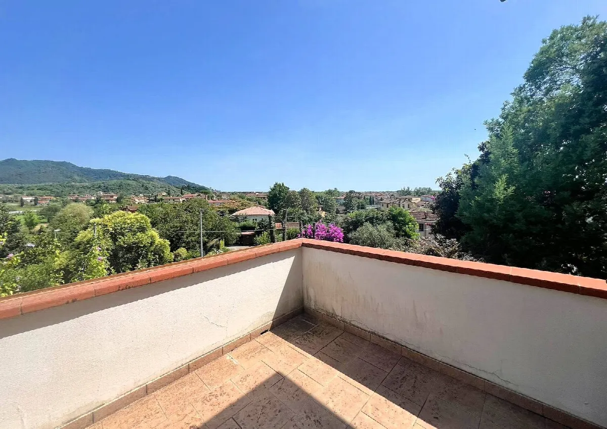 Porzione di villa al piano primo con ampia terrazza in vendita a Camaiore, Capezzano Pianore - foto 7