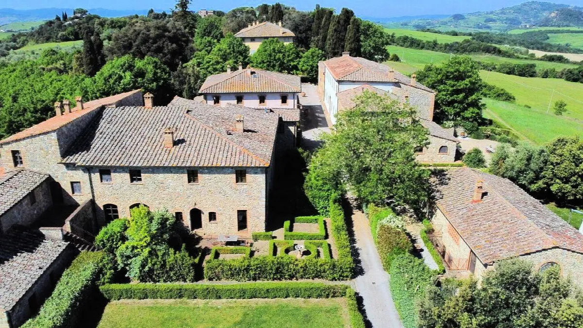 Appartamento in antico borgo ristrutturato con piscina in vendita a Volterra - foto 1