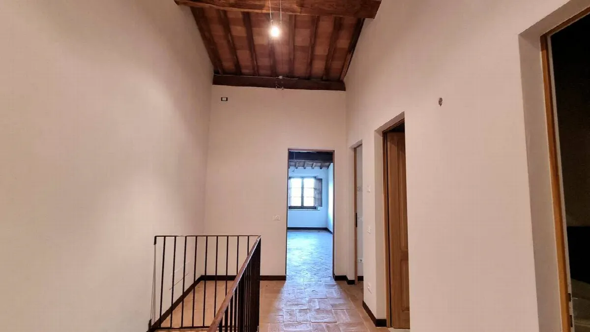 Appartamento in antico borgo ristrutturato con piscina in vendita a Volterra - foto 10