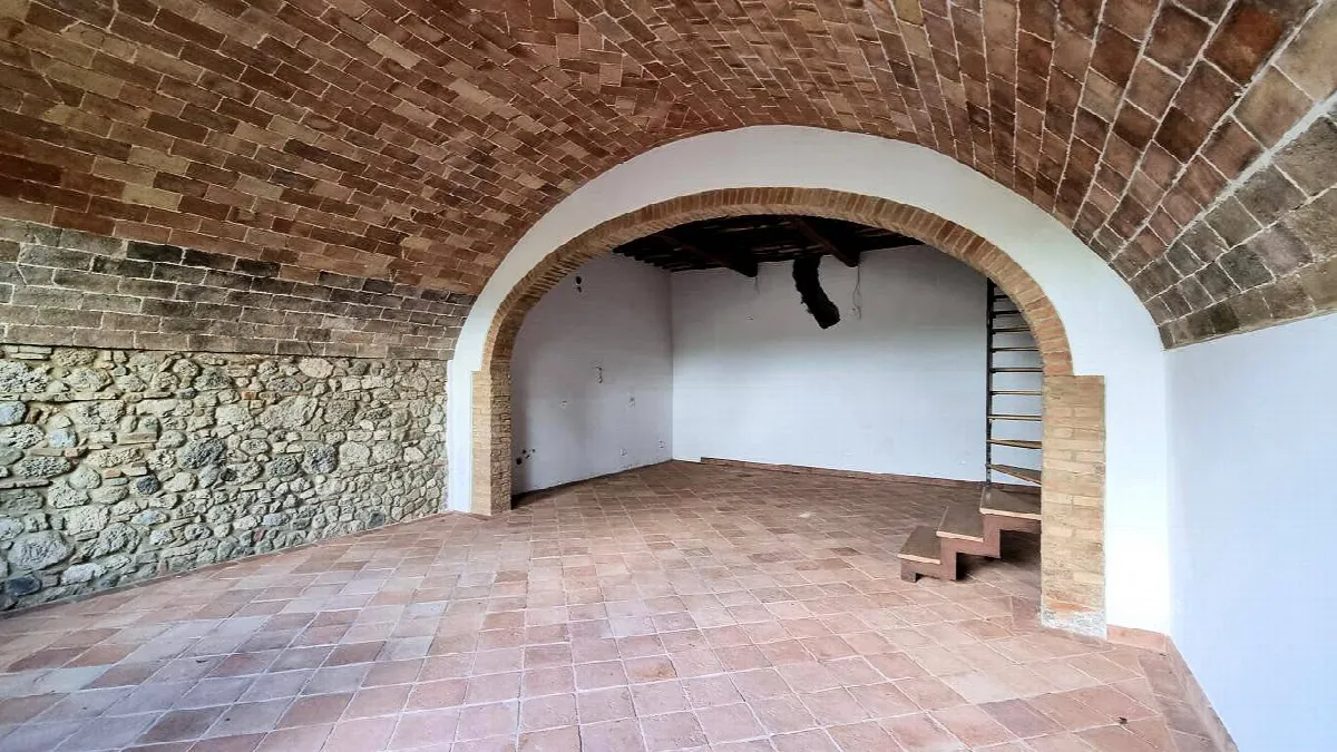 Appartamento in antico borgo ristrutturato con piscina in vendita a Volterra - foto 7