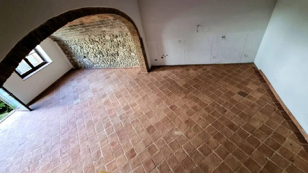 Appartamento in antico borgo ristrutturato con piscina in vendita a Volterra - foto 8