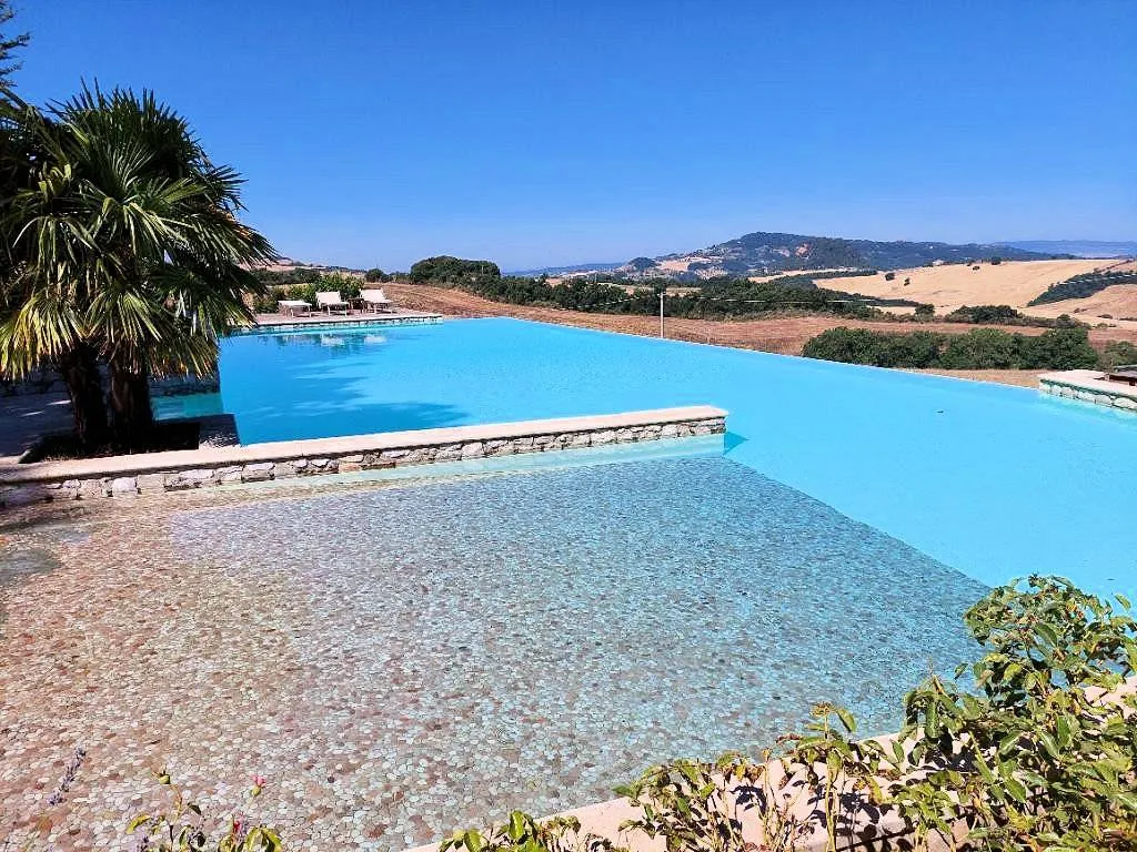 Bellissimo appartamento al piano primo con giardino privato in un borgo completamente ristrutturato con ampia piscina in vendita a Volterra - foto 3