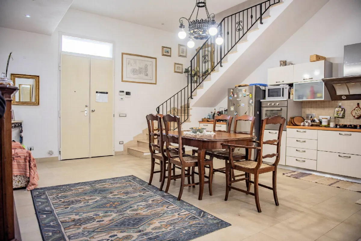 Appartamento di ampia superficie con entrata indipendente disposto al piano terra e primo  in vendita a San Vincenzo - foto 9