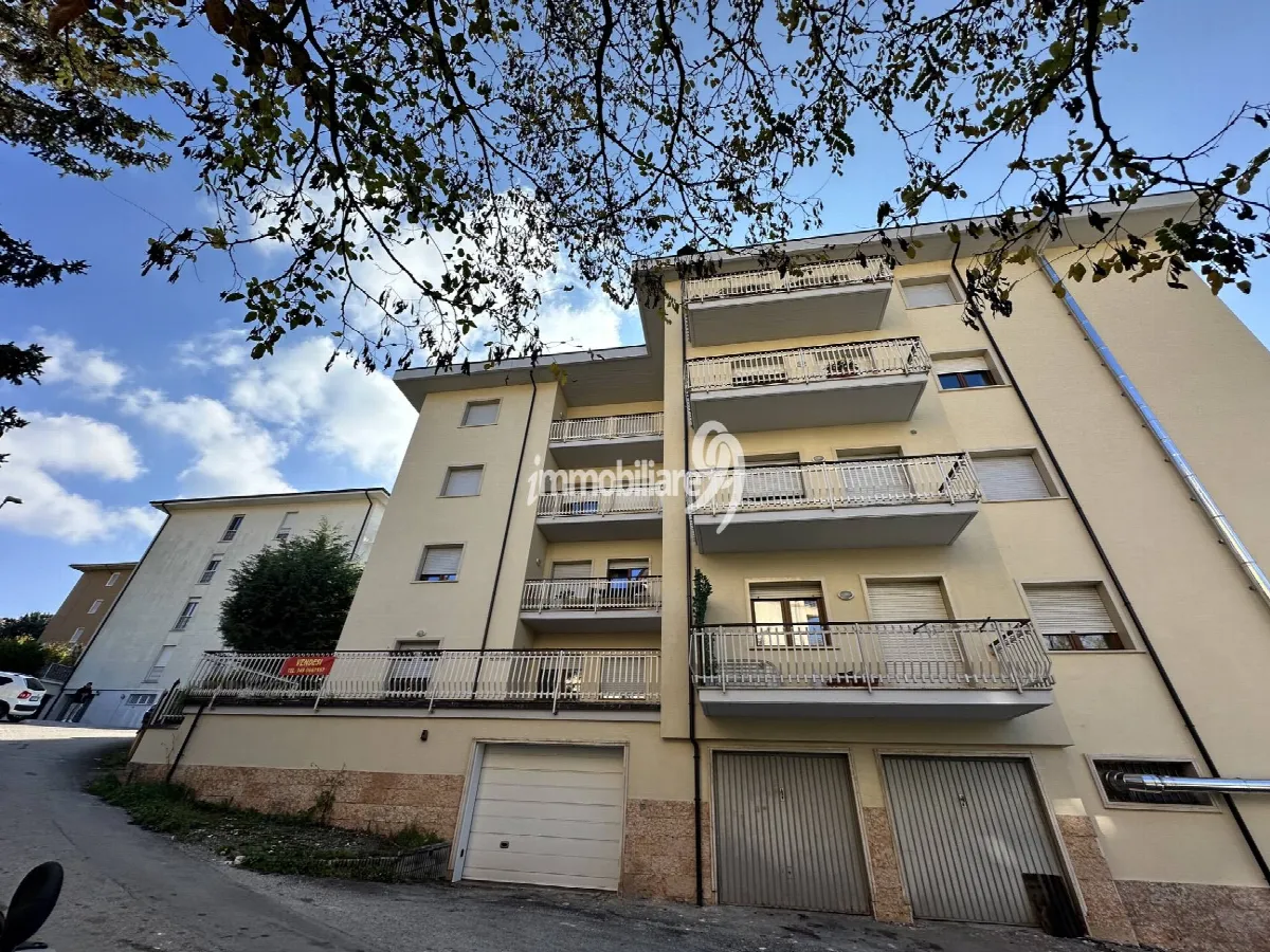 Appartamento in vendita a L'Aquila, Piazza d'Armi - foto 1
