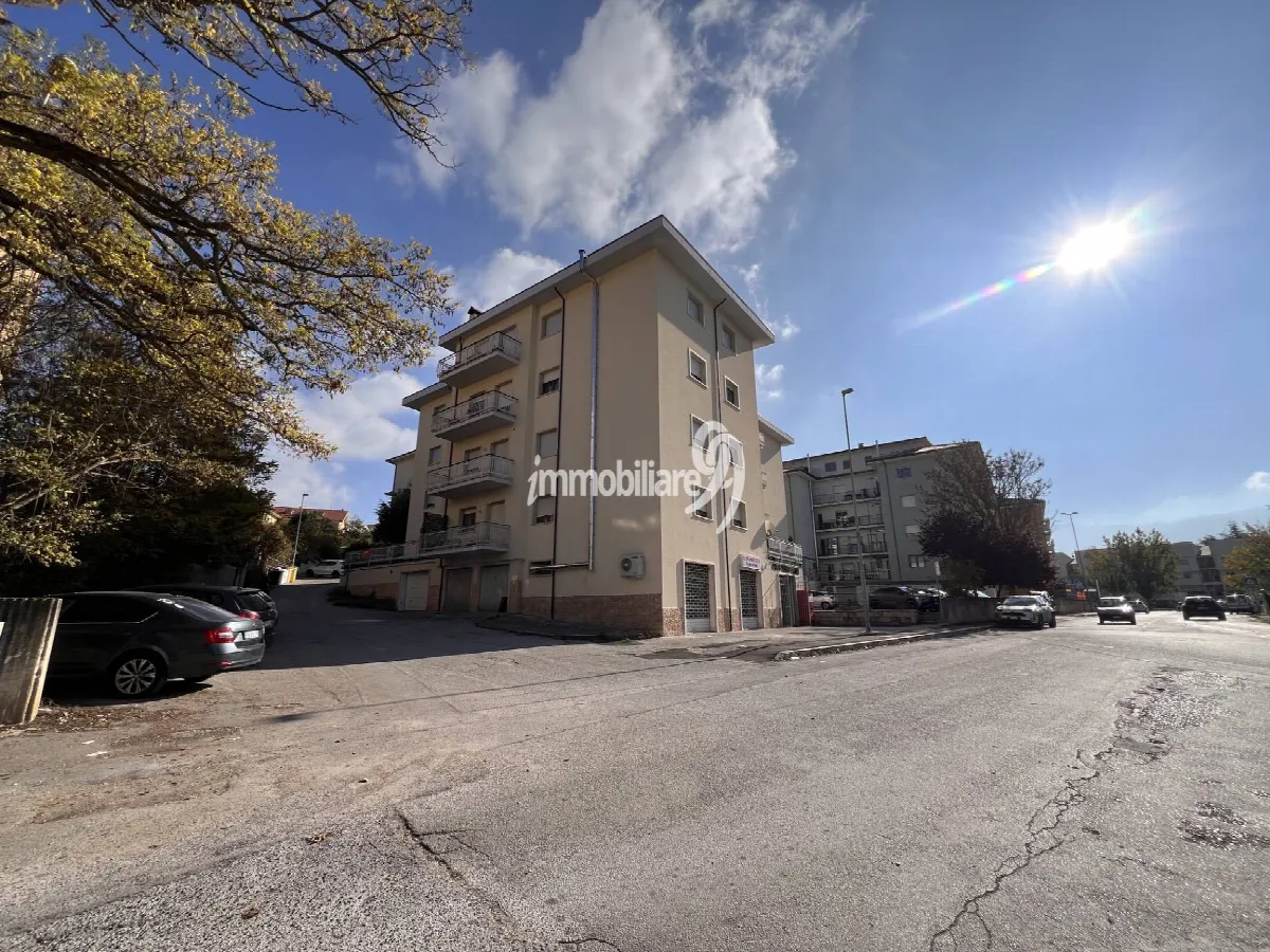 Appartamento in vendita a L'Aquila, Piazza d'Armi - foto 3