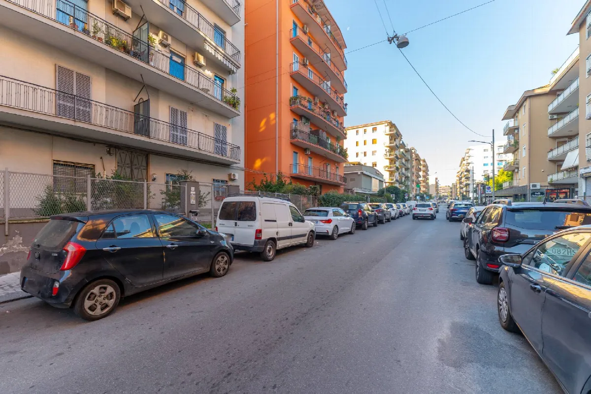 Appartamento in vendita a Catania, Zona Ambasciatori - Via E. D'Angiò - foto 1