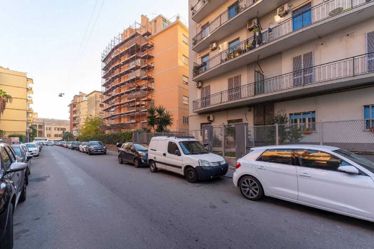 Appartamento in vendita a Catania, Zona Ambasciatori - Via E. D'Angiò - foto 2