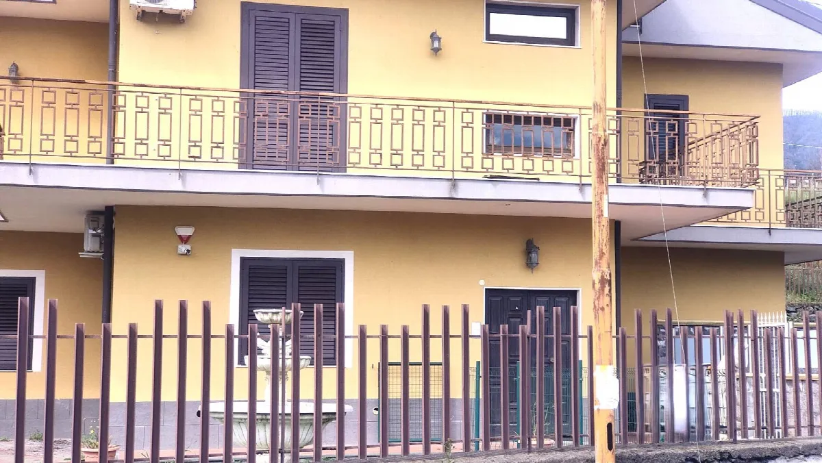 Quadrilocale in vendita a Zafferana Etnea - foto 2