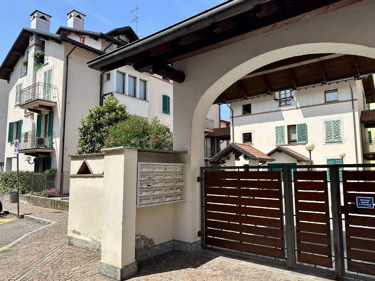 Appartamento in vendita a Malnate, Centro - foto 2