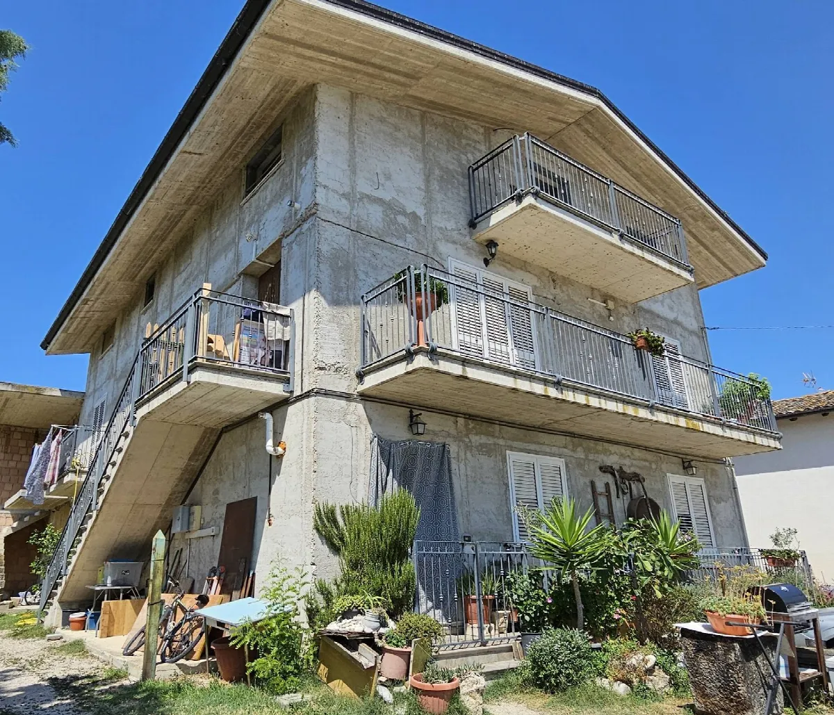 Appartamento con ingresso indipendente in vendita a Teramo, Estrema periferia - foto 8