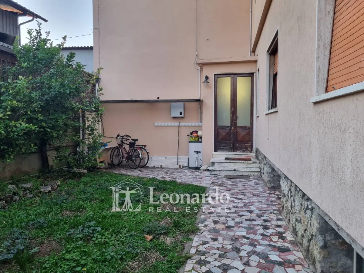 Appartamento in vendita a Pietrasanta, Centro Storico - foto 1