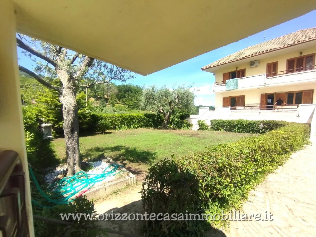 APPARTAMENTO CON GIARDINO in vendita a Folignano - foto 1