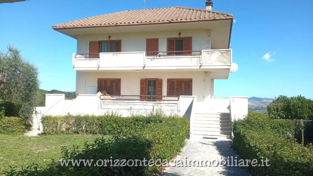 APPARTAMENTO CON GIARDINO in vendita a Folignano - foto 2