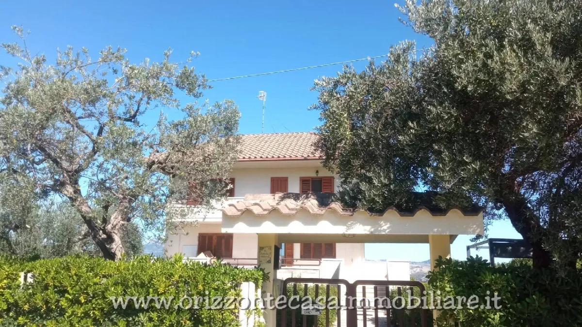 APPARTAMENTO CON GIARDINO in vendita a Folignano - foto 3