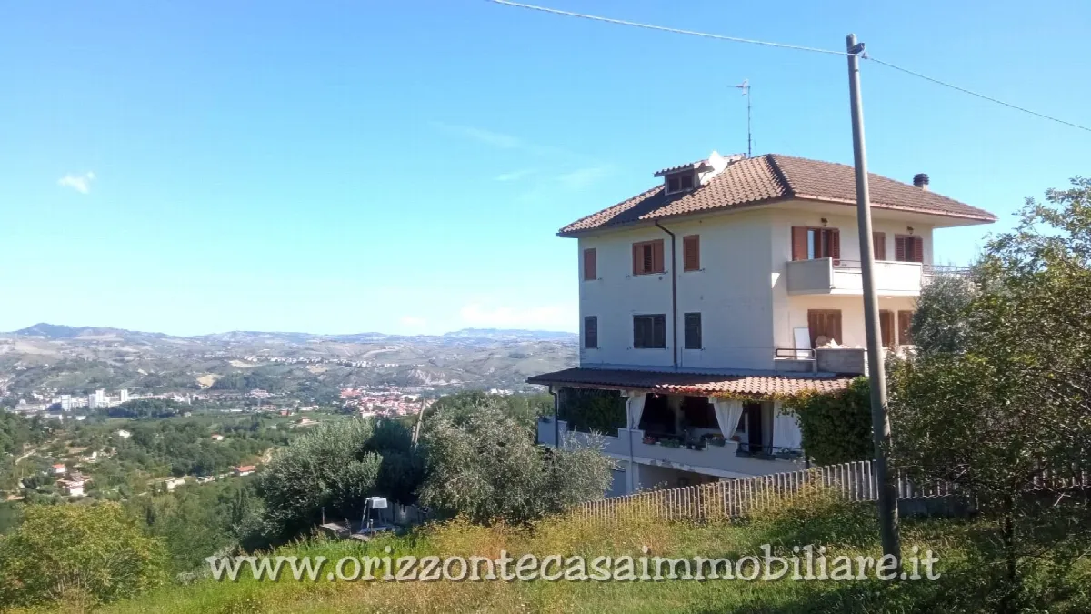 APPARTAMENTO CON GIARDINO in vendita a Folignano - foto 4
