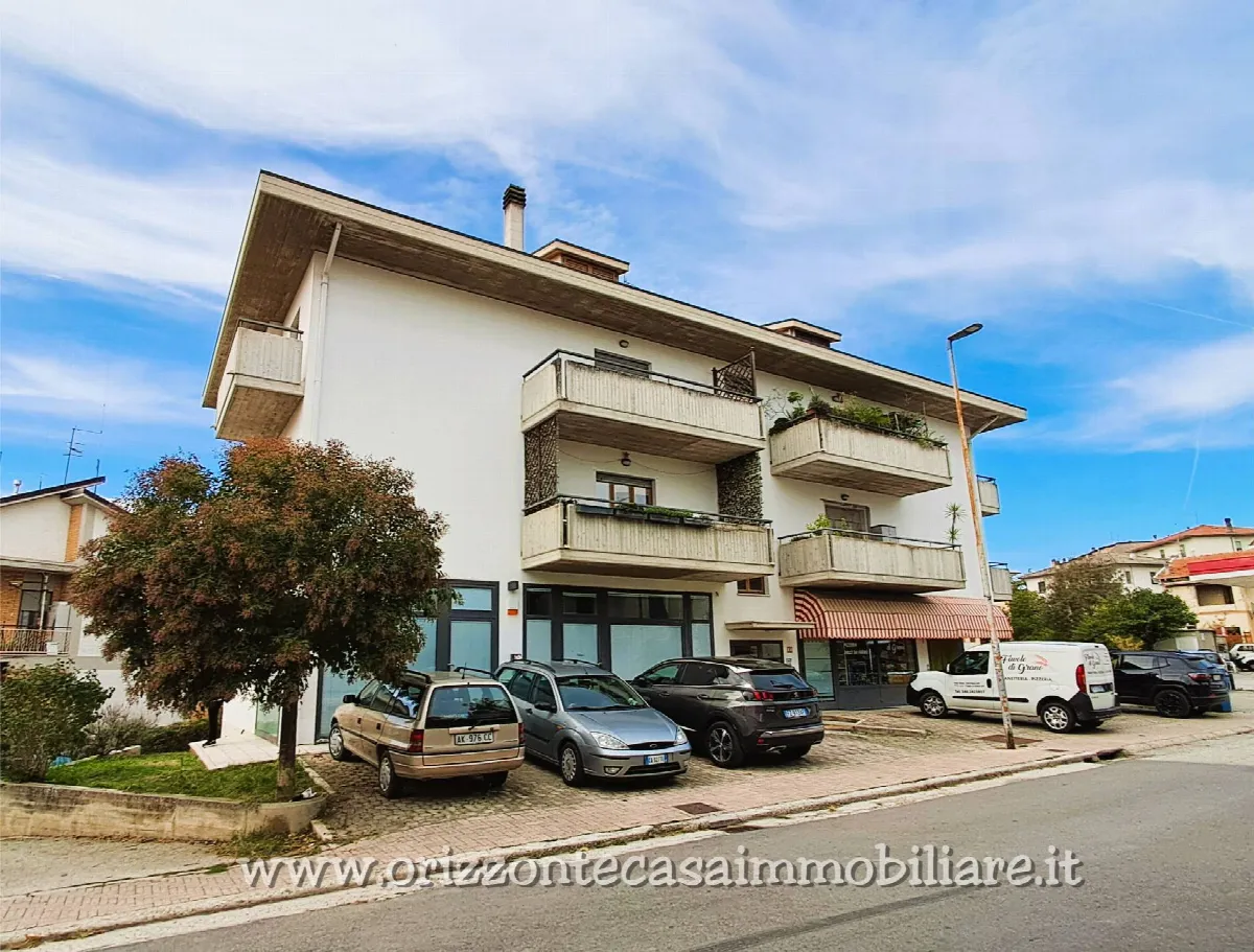 APPARTAMENTO CON MANSARDA in vendita a Ascoli Piceno, Poggio di Bretta - foto 1