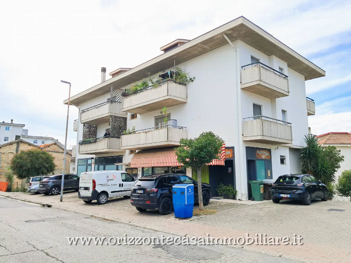 APPARTAMENTO CON MANSARDA in vendita a Ascoli Piceno, Poggio di Bretta - foto 2