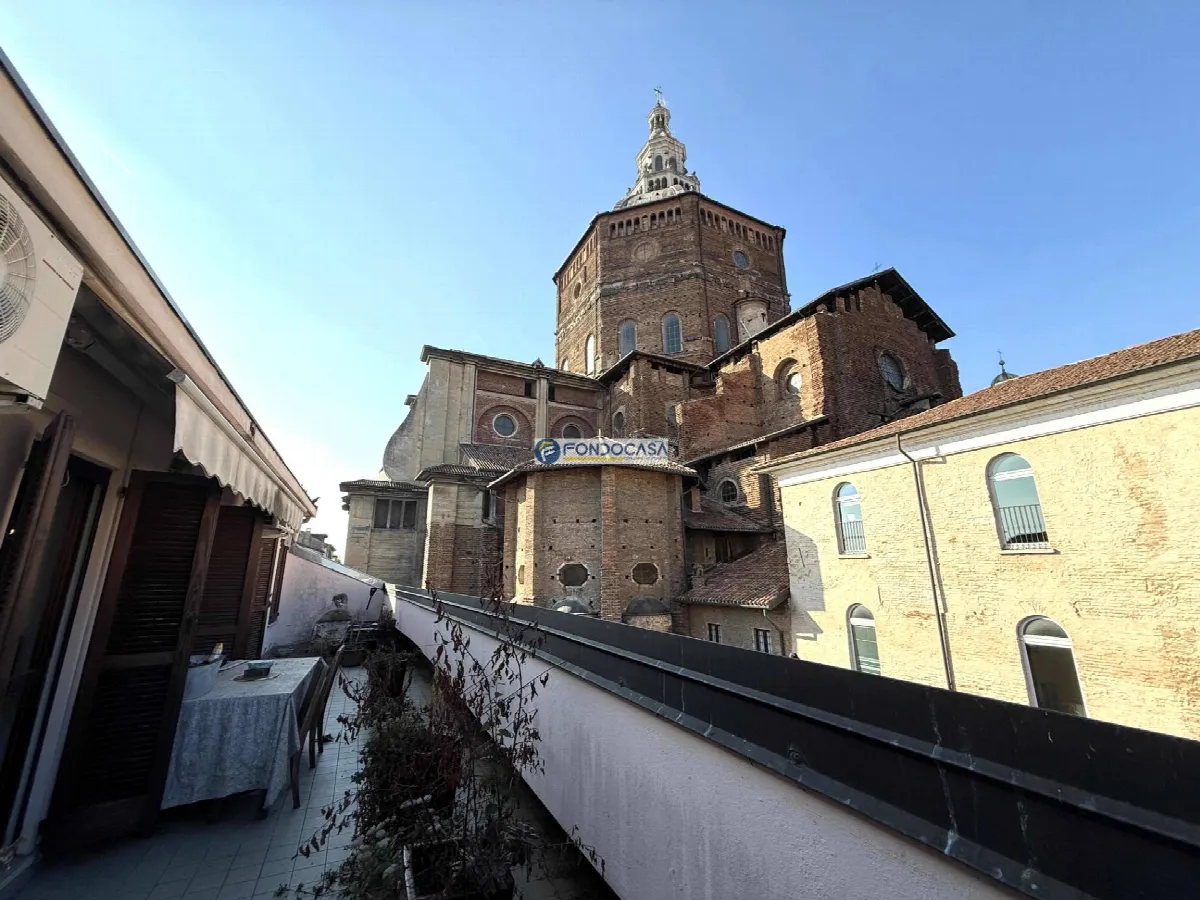 Appartamento in vendita a Pavia, Centro Storico - foto 1
