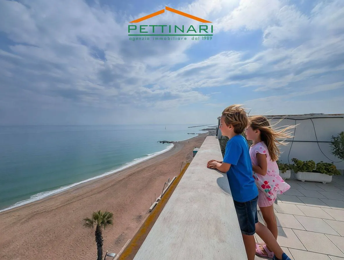 Mansarda/Attico in vendita a Porto Recanati, Prima fila sul Mare - foto 1