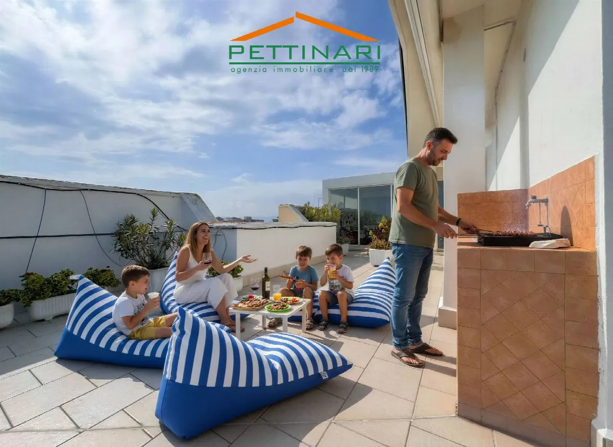 Mansarda/Attico in vendita a Porto Recanati, Prima fila sul Mare - foto 2