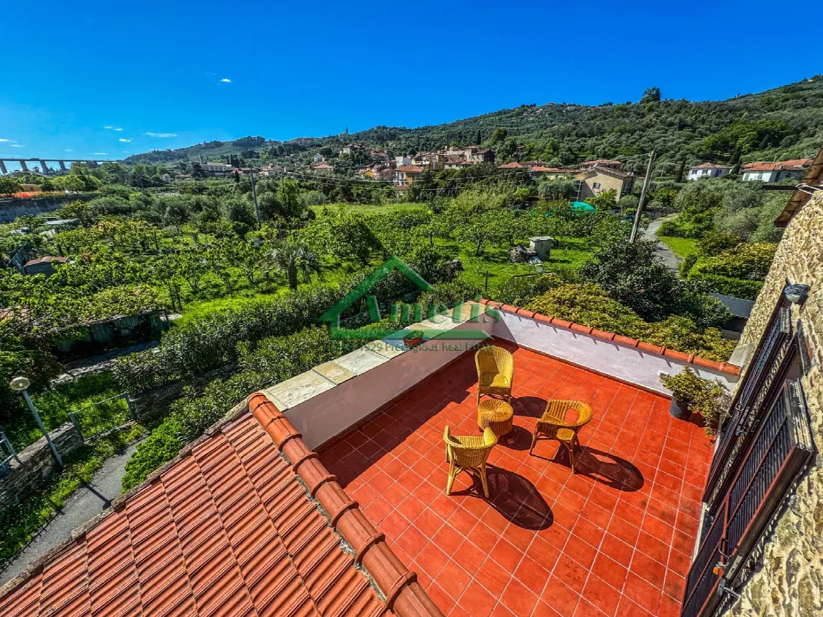 Appartamento in vendita a Imperia, Porto Maurizio periferia - foto 2