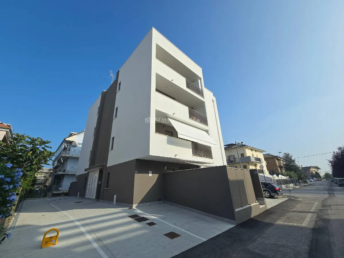 Appartamento in vendita a San Benedetto del Tronto, PORTO D'ASCOLI (lungomare) - foto 1